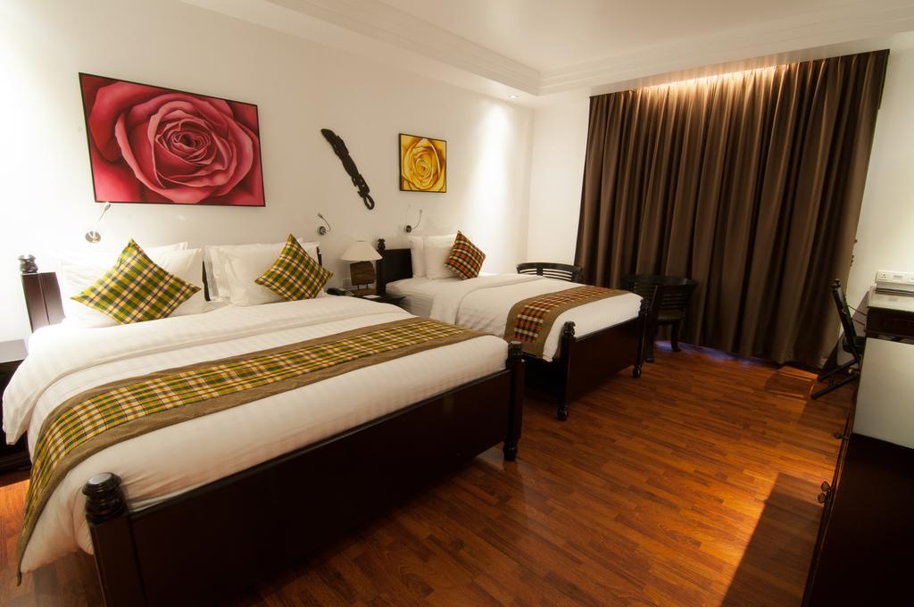 La Rose Suites Phnom Penh Room photo
